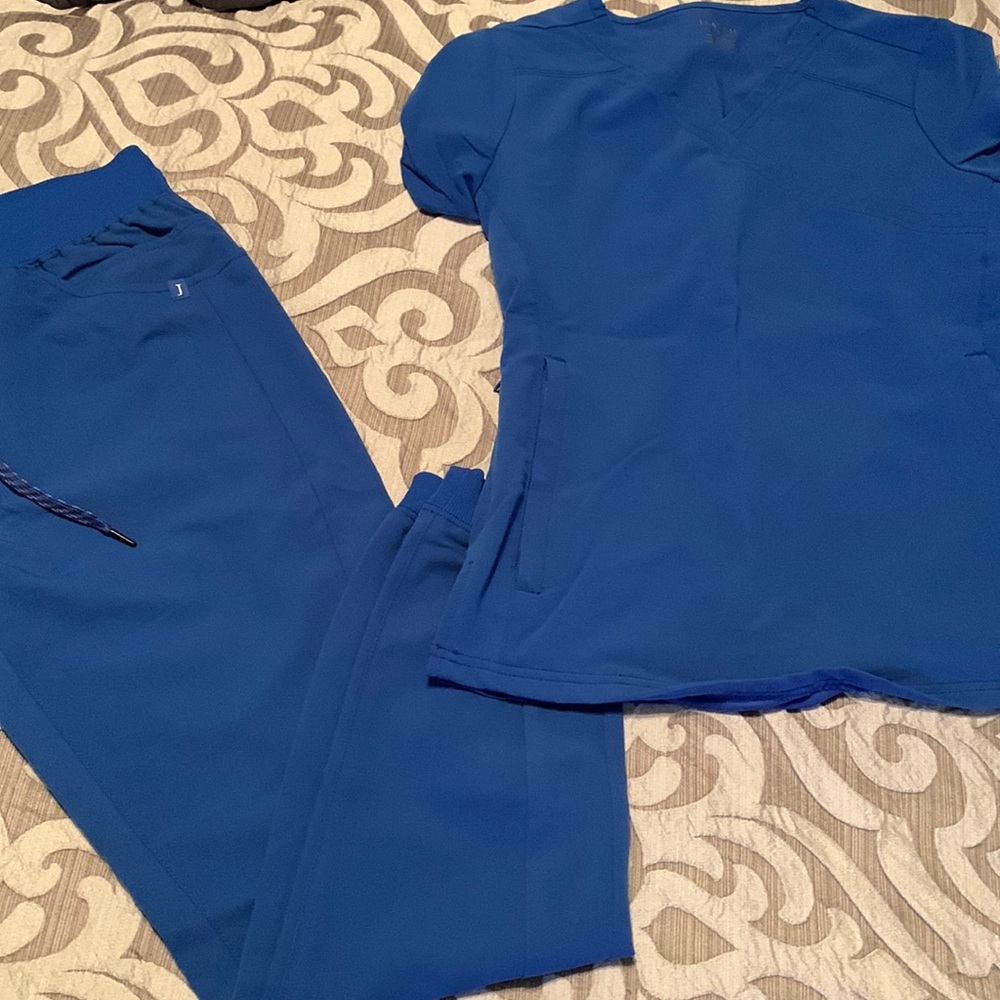 Scrubs!! Jaanuu!! Jogger pants set